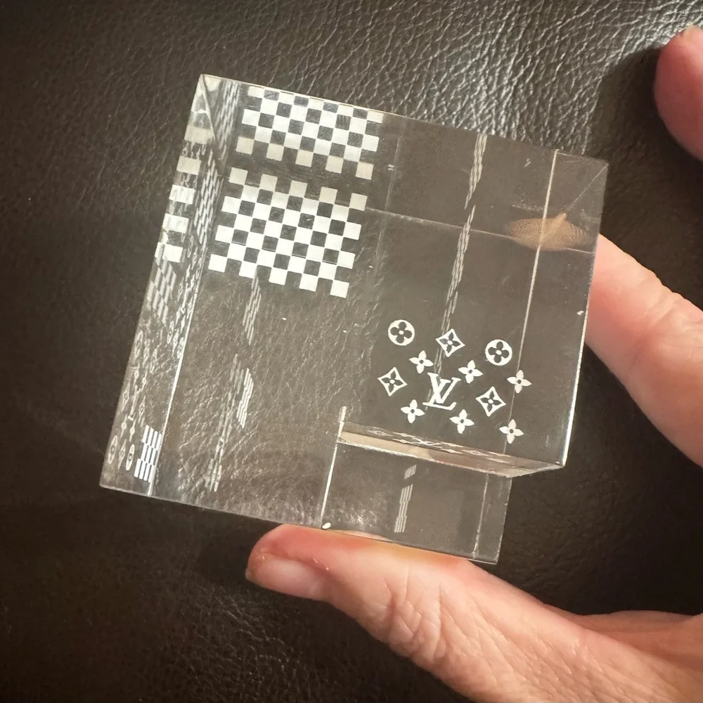 LOUIS VUITTON Damier 3D Optical Illusion Paperweight LV Box EXTREMELY RARE! - Picture 15 of 17